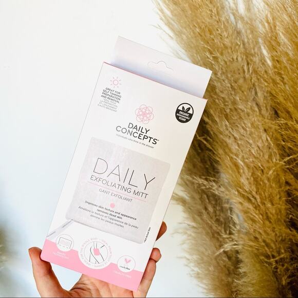 3/$20 NEW ULTADAILY CONCEPTS Exfoliating Mitt Skin Body Exfoliator Cleansing Tan - Picture 1 of 4